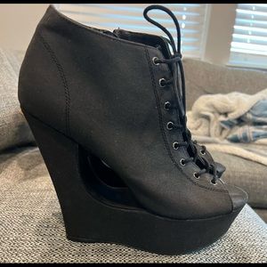 Steve Madden Dylonn Black Fabric Platform Open Toe Booties - Sexy! Size 9.5